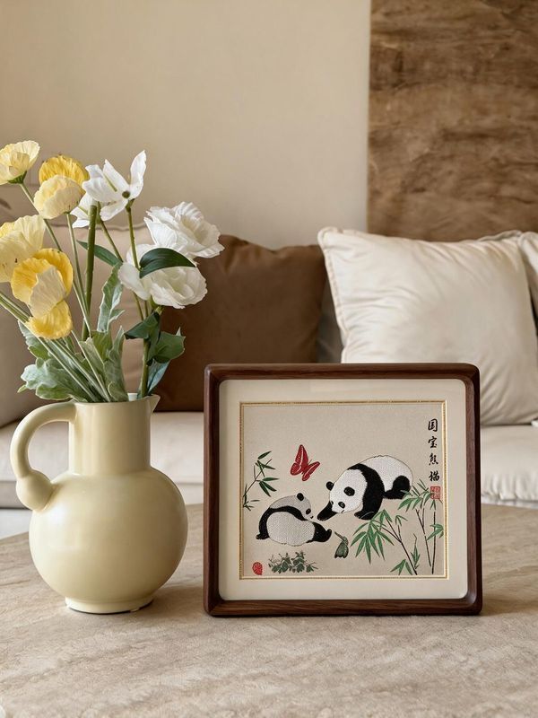 Shu‑Brocade National Treasure Giant Pandas · Horizontal Table‑Framed Silk Art（30*20CM·）