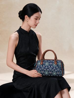 acred Blooms on Brocade (22 × 14 cm)
