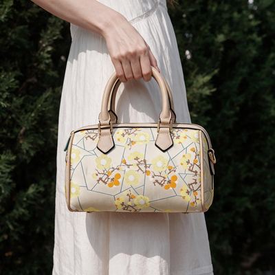 Plum-Blossom Brocade, Heritage On-the-Go (22 × 14 cm)