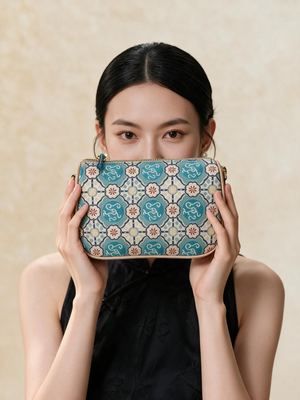 Silk-Road Florals, Heritage Purse (22 × 14 cm)
